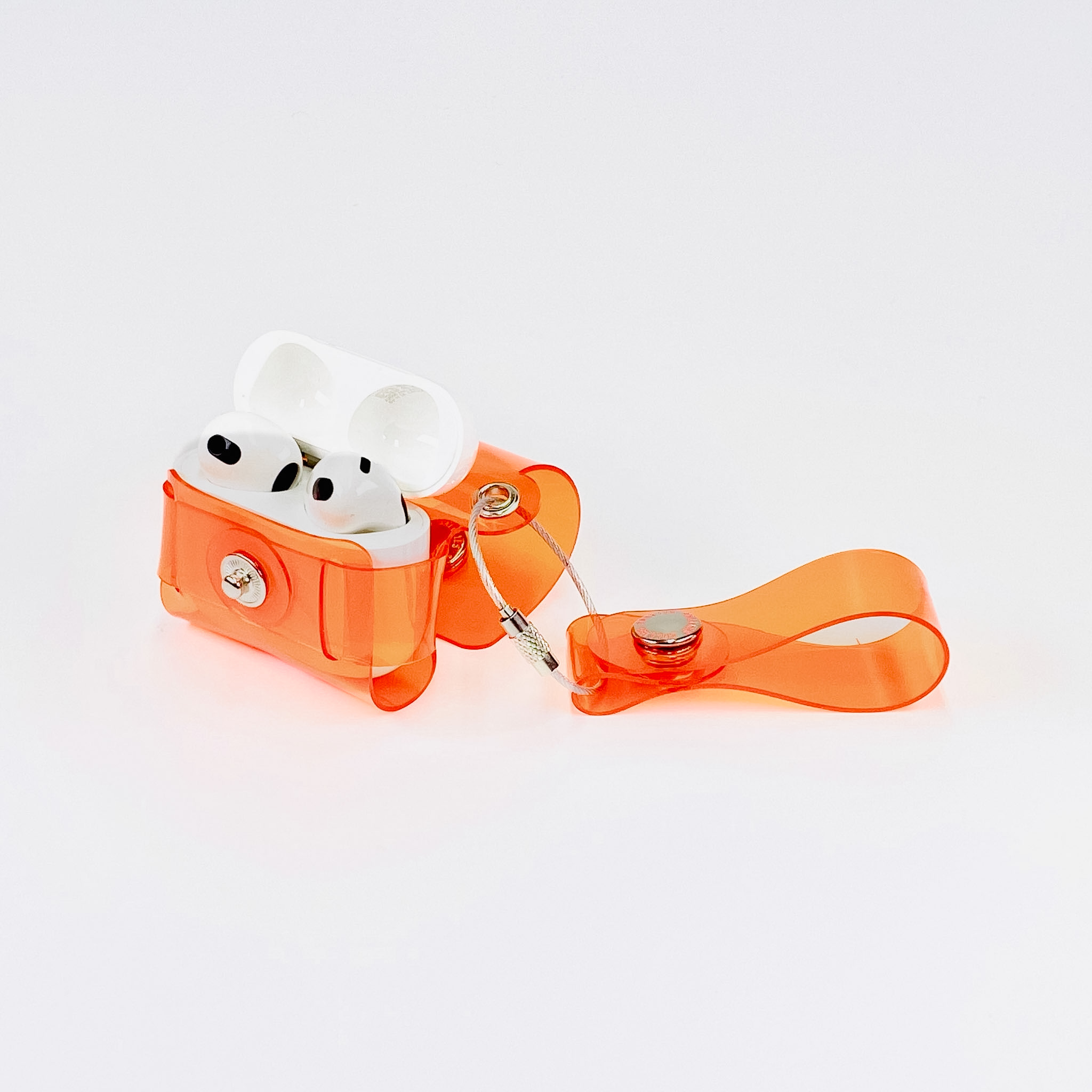 AirPods 透明色保護套 AirPods 3｜橘色・開蓋裝入示範（不含耳機）