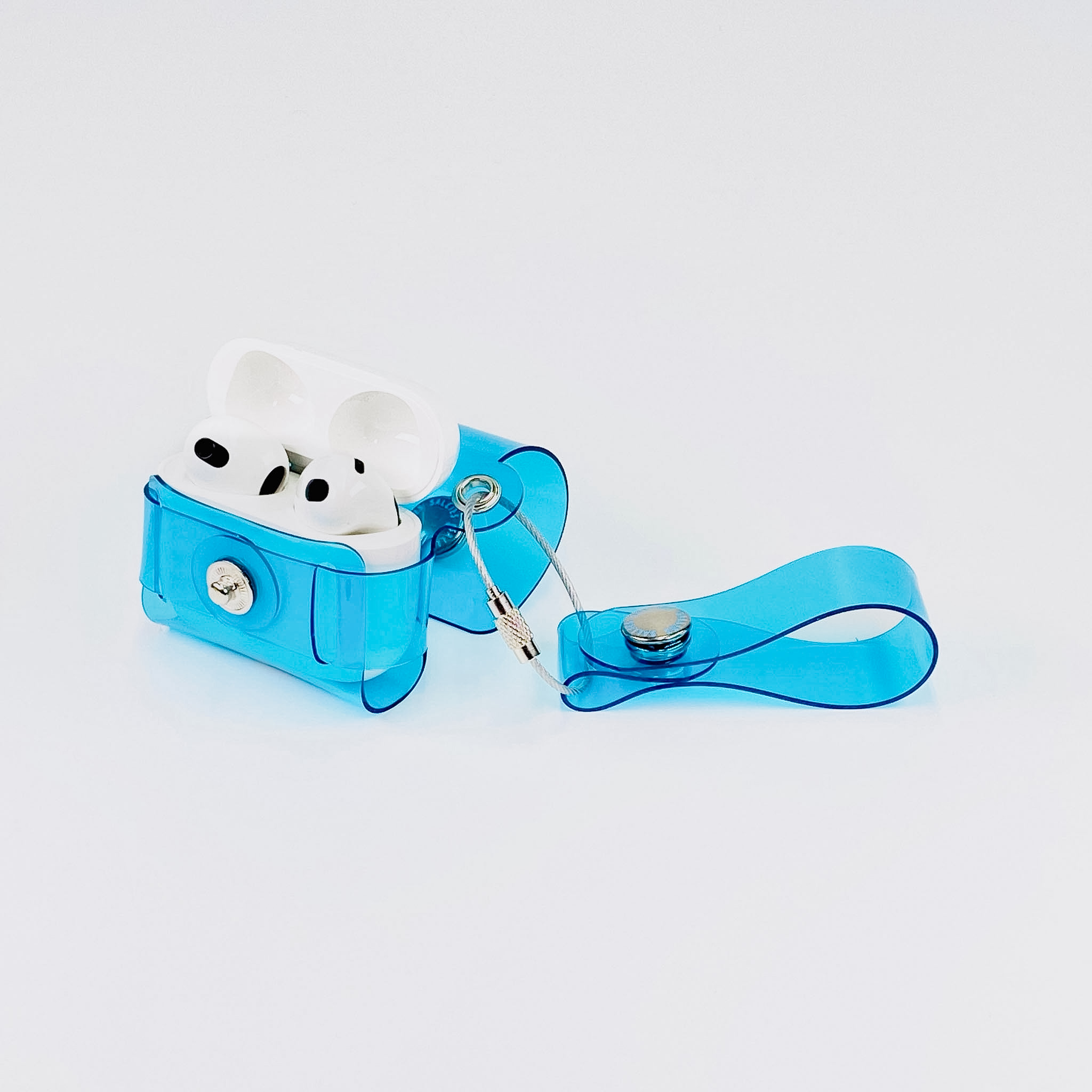 AirPods 透明色保護套 AirPods 3｜藍色・開蓋裝入示範（不含耳機）